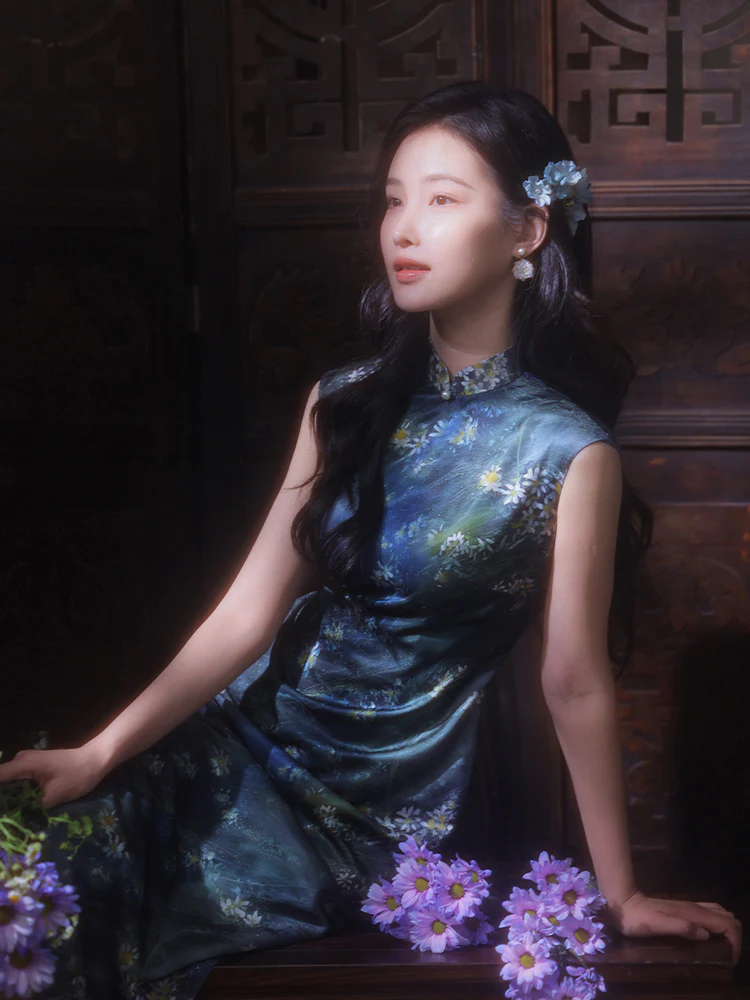 Sky-Blue Jinling Satin with Cosmic Daisies - Relaxed Silhouette | Modern one-Pieces Qipao Dress (彗予) - Image 1