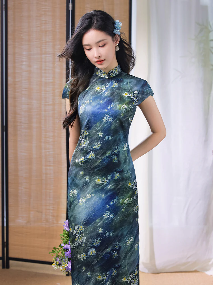 Sky-Blue Jinling Satin with Cosmic Daisies - Relaxed Silhouette | Modern one-Pieces Qipao Dress (彗予) - Image 4