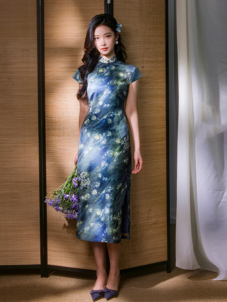 Sky-Blue Jinling Satin with Cosmic Daisies - Relaxed Silhouette | Modern one-Pieces Qipao Dress (彗予) - Image 2