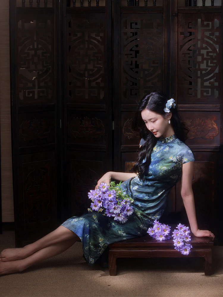 Sky-Blue Jinling Satin with Cosmic Daisies - Relaxed Silhouette | Modern one-Pieces Qipao Dress (彗予) - Image 11