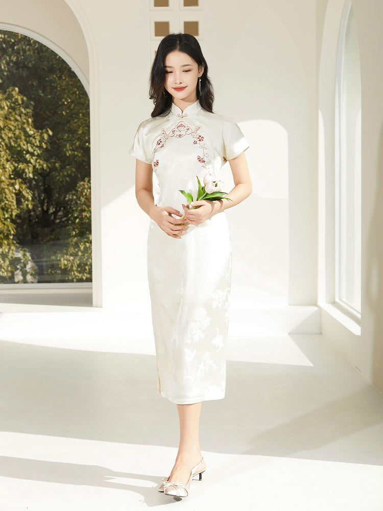 Ivory Vintage Ruyi Embroidery  | Modern one-Pieces Qipao Dress(玉茗) - Image 4