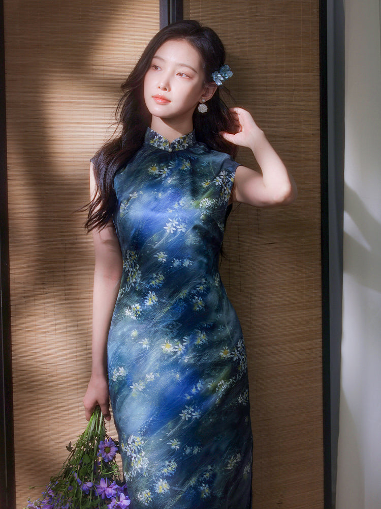 Sky-Blue Jinling Satin with Cosmic Daisies - Relaxed Silhouette | Modern one-Pieces Qipao Dress (彗予) - Image 7