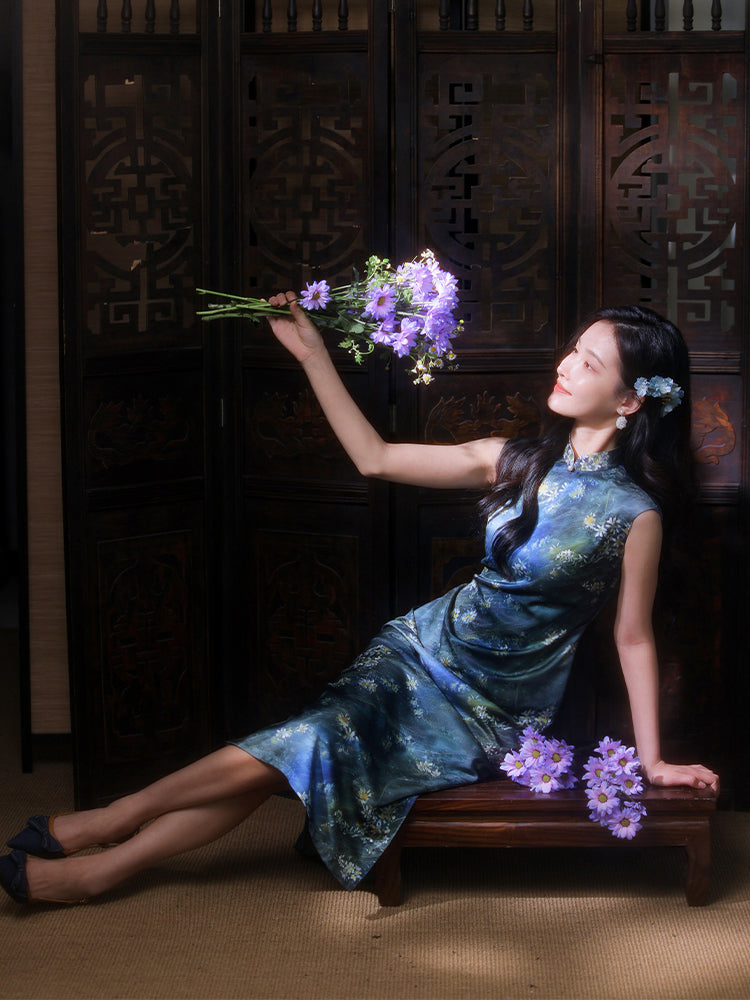 Sky-Blue Jinling Satin with Cosmic Daisies - Relaxed Silhouette | Modern one-Pieces Qipao Dress (彗予) - Image 8