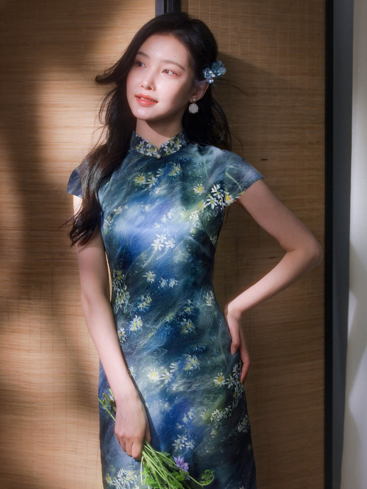 Sky-Blue Jinling Satin with Cosmic Daisies - Relaxed Silhouette | Modern one-Pieces Qipao Dress (彗予) - Image 9